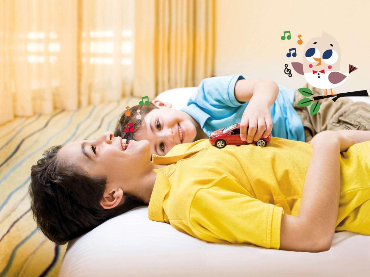 Moevenpick Villas & Residences Phu Quoc Eksteriør bilde A child with autism playing with a toy car