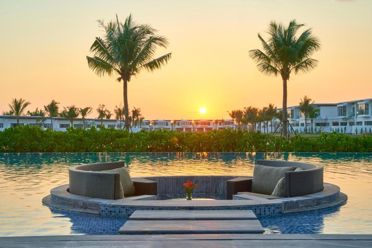Moevenpick Villas & Residences Phu Quoc Eksteriør bilde Sunset at Vinpearl Hotel Nha Trang